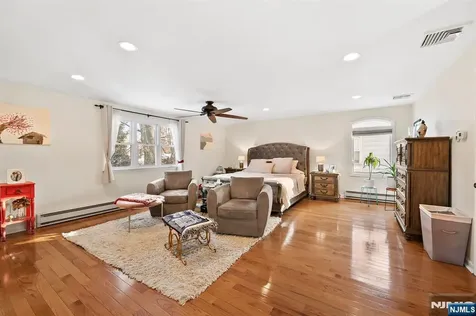 951 Darien Terrace Teaneck NJ 07666