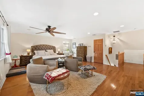 951 Darien Terrace Teaneck NJ 07666