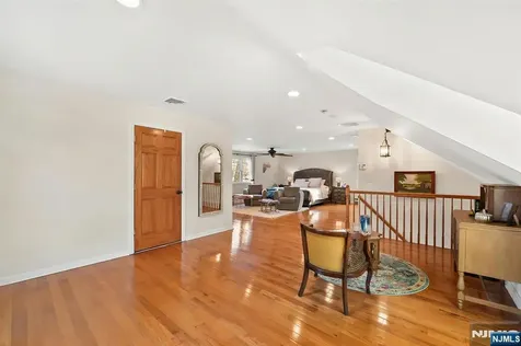 951 Darien Terrace Teaneck NJ 07666