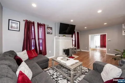 32 Newfield Street East Orange NJ 07017