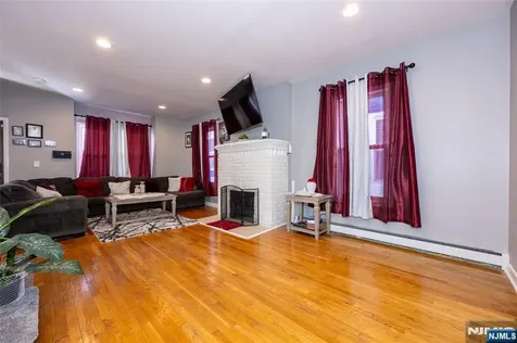 32 Newfield Street East Orange NJ 07017