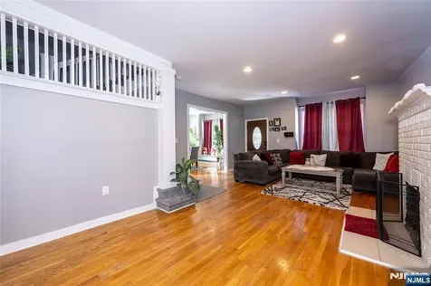 32 Newfield Street East Orange NJ 07017