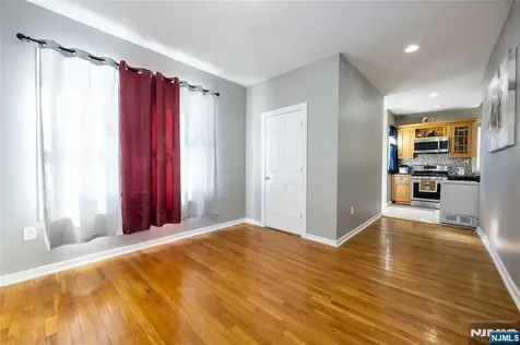32 Newfield Street East Orange NJ 07017