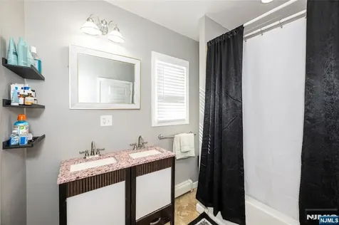 32 Newfield Street East Orange NJ 07017