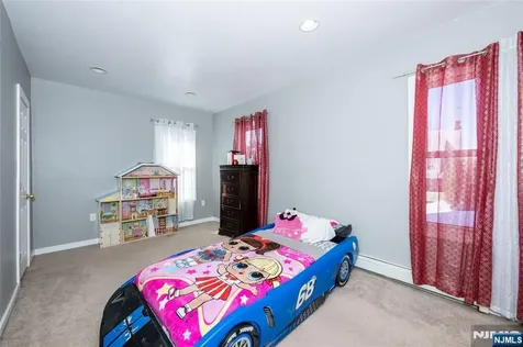 32 Newfield Street East Orange NJ 07017