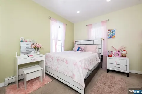 32 Newfield Street East Orange NJ 07017