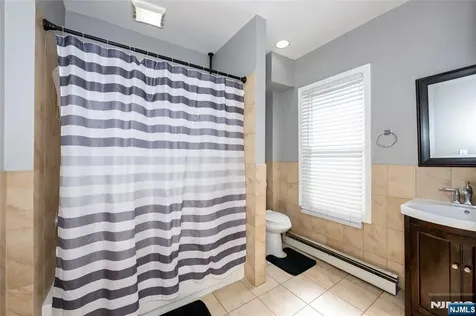 32 Newfield Street East Orange NJ 07017