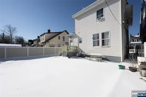 32 Newfield Street East Orange NJ 07017