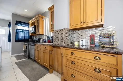 32 Newfield Street East Orange NJ 07017