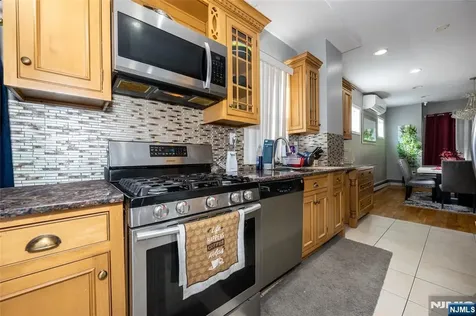32 Newfield Street East Orange NJ 07017
