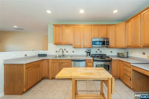 10323 Warrens Way Wanaque NJ 07465