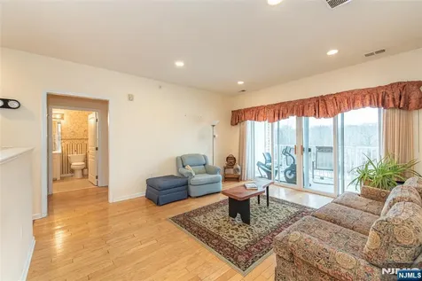 10323 Warrens Way Wanaque NJ 07465