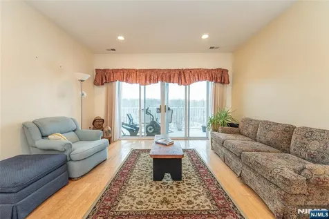 10323 Warrens Way Wanaque NJ 07465