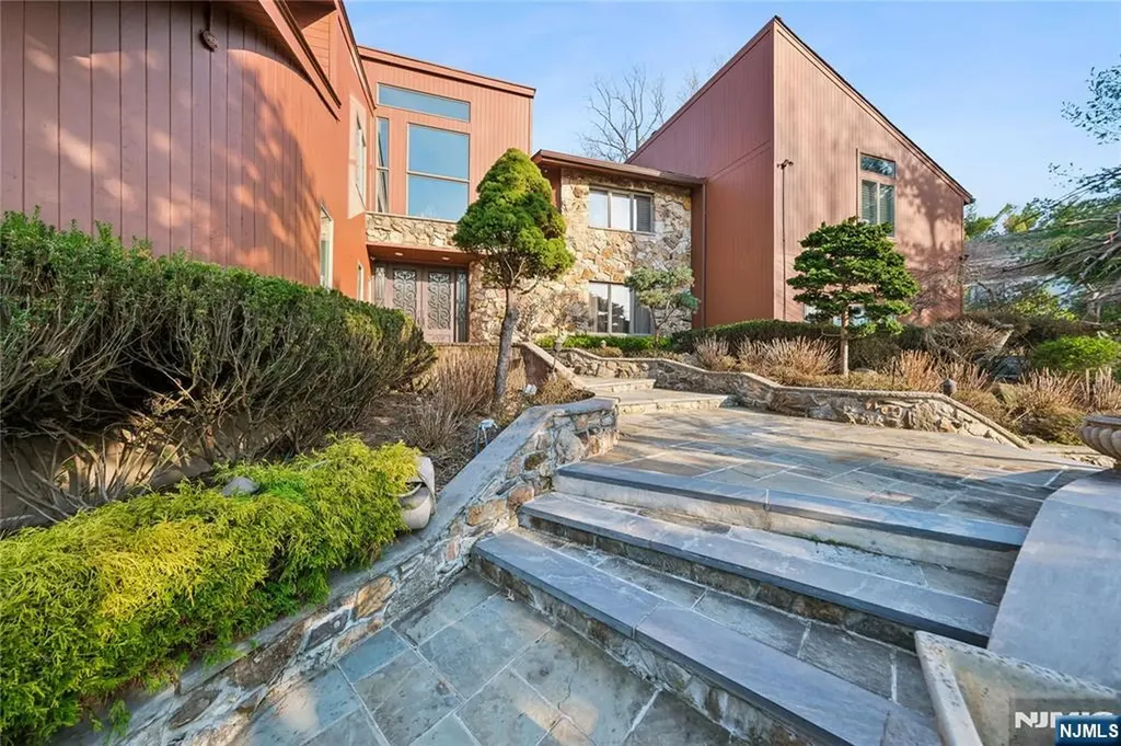 93 Jackson Drive Cresskill NJ 07626