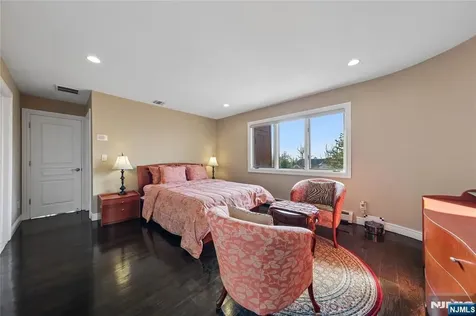 93 Jackson Drive Cresskill NJ 07626