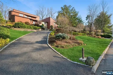 93 Jackson Drive Cresskill NJ 07626