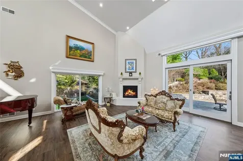 93 Jackson Drive Cresskill NJ 07626