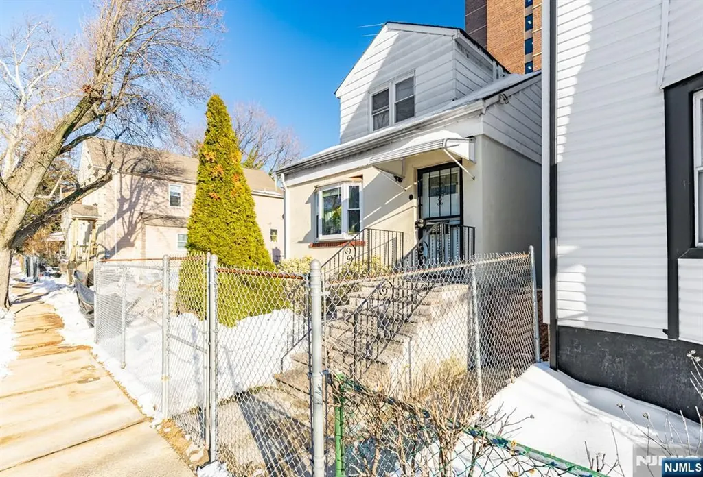 52 Oak Avenue Irvington NJ 07111