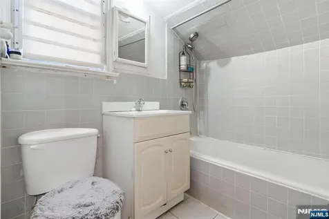 52 Oak Avenue Irvington NJ 07111