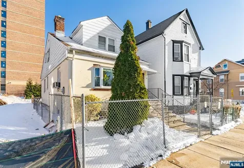52 Oak Avenue Irvington NJ 07111