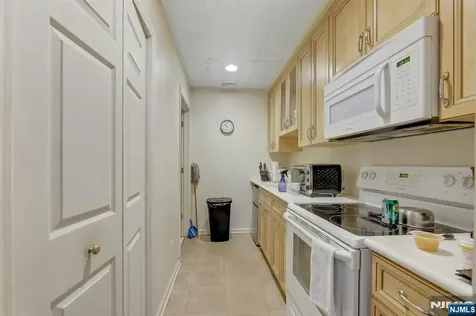 213-215 Central Avenue East Newark NJ 07029
