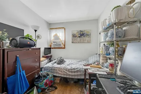 351 2nd Street East Newark NJ 07029