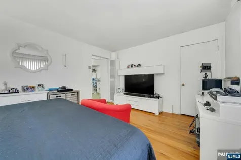 351 2nd Street East Newark NJ 07029