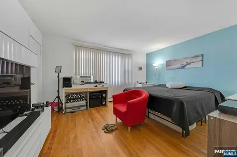 351 2nd Street East Newark NJ 07029