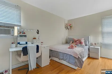 351 2nd Street East Newark NJ 07029