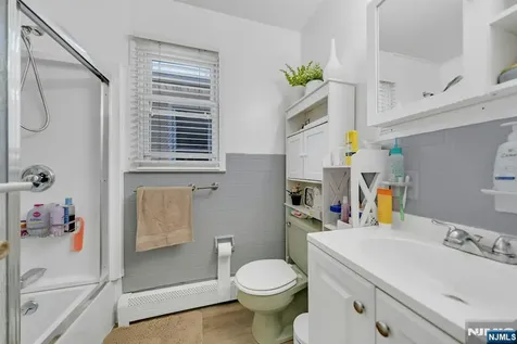351 2nd Street East Newark NJ 07029