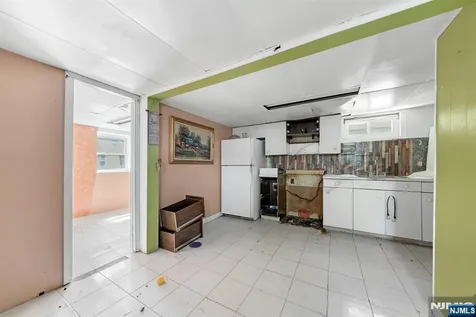 351 2nd Street East Newark NJ 07029