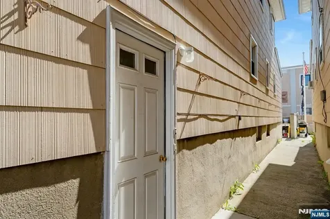 351 2nd Street East Newark NJ 07029