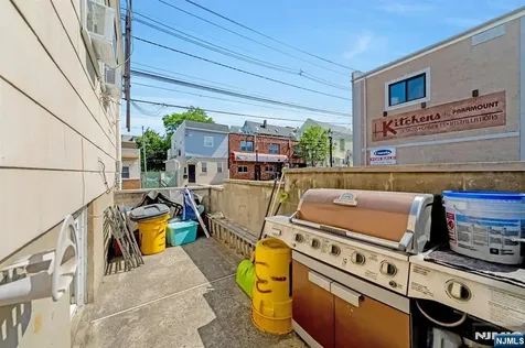 351 2nd Street East Newark NJ 07029