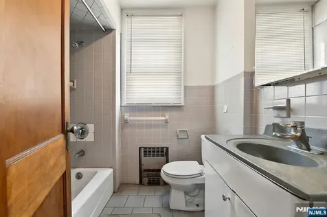 419 Hamilton Street Harrison NJ 07029