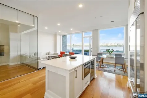 3 Somerset Edgewater NJ 07020