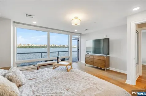 3 Somerset Edgewater NJ 07020