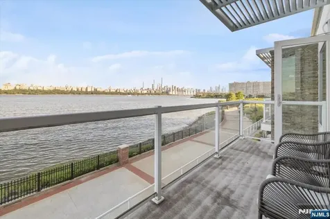 3 Somerset Edgewater NJ 07020