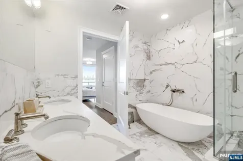 3 Somerset Edgewater NJ 07020