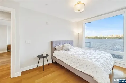 3 Somerset Edgewater NJ 07020