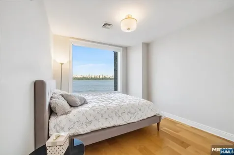 3 Somerset Edgewater NJ 07020