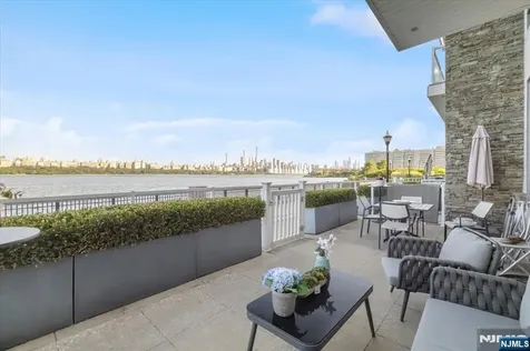 3 Somerset Edgewater NJ 07020