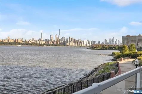 3 Somerset Edgewater NJ 07020