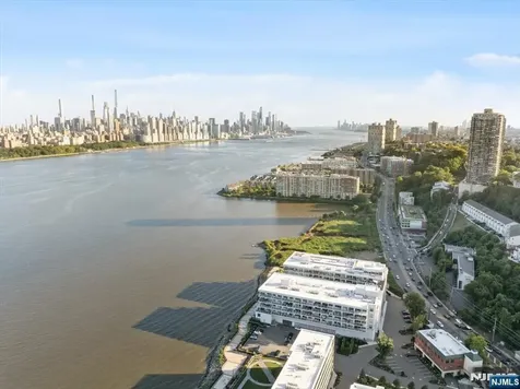 3 Somerset Edgewater NJ 07020