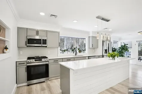 56 Pinehill Drive Upper Saddle River NJ 07458