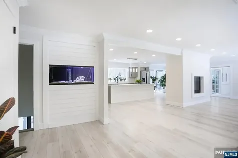 56 Pinehill Drive Upper Saddle River NJ 07458