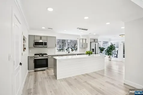 56 Pinehill Drive Upper Saddle River NJ 07458