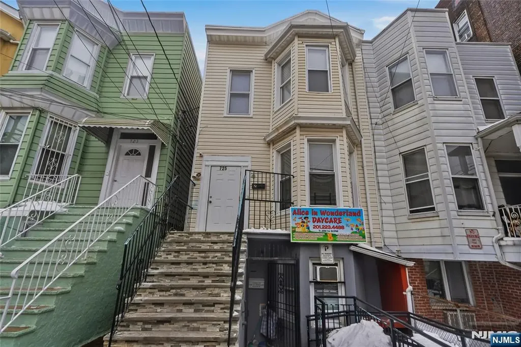 725 17th Street Union City NJ 07087