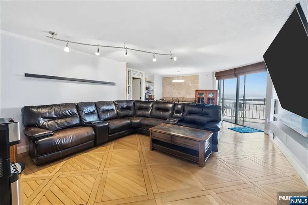2208 Harmon Cove Tower Secaucus NJ 07094