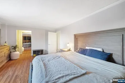 2208 Harmon Cove Tower Secaucus NJ 07094