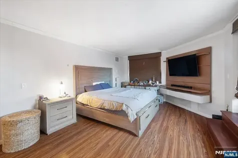 2208 Harmon Cove Tower Secaucus NJ 07094